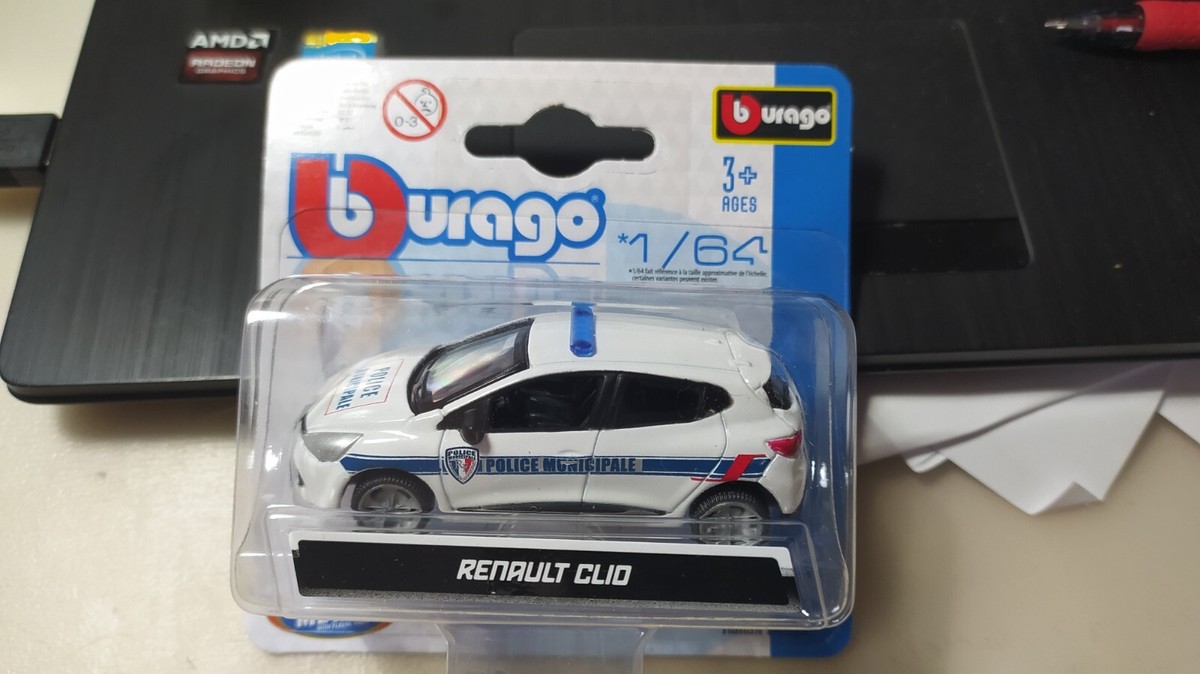 Bburago Autotransporter Mit Renault Clio IV Blau – 1:43 Modellauto, Bewegliche Rampe, Ca. 17 Cm Lang