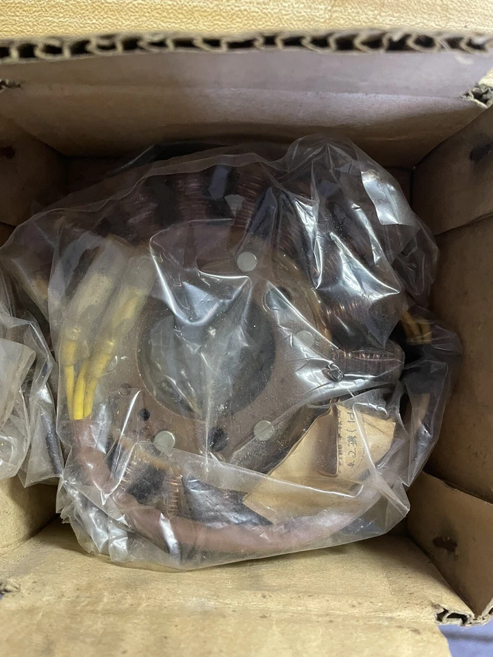 Estator NOS OEM KAWASAKI GPZ 1100 83-84 Foto 2 de 4