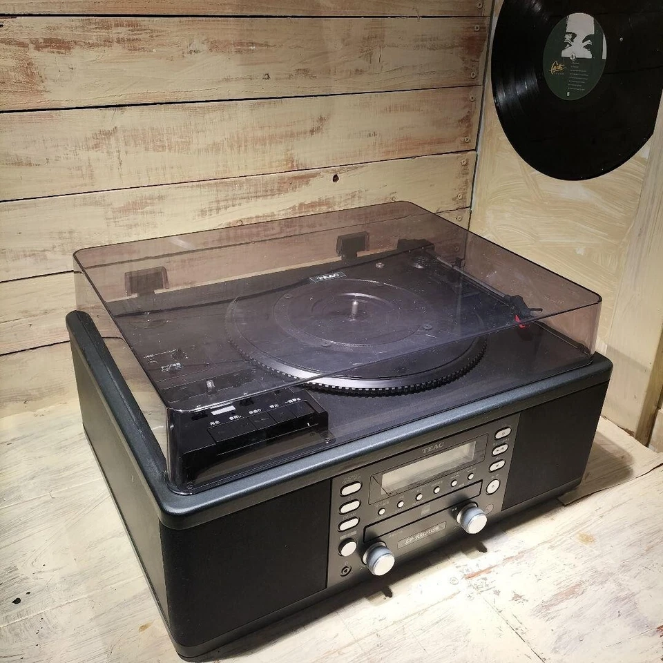 TEAC LP-R550USB CD Recorder with Turntable and Cassette Japan - Image 2 of 4
