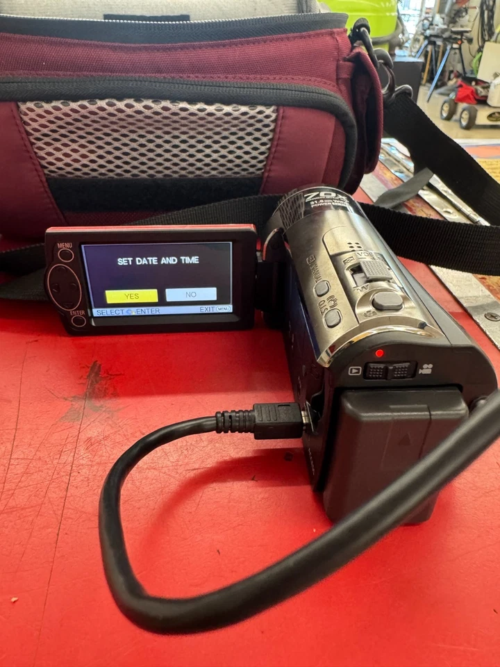 Panasonic V10 Camcorder - Black - Image 2 of 4