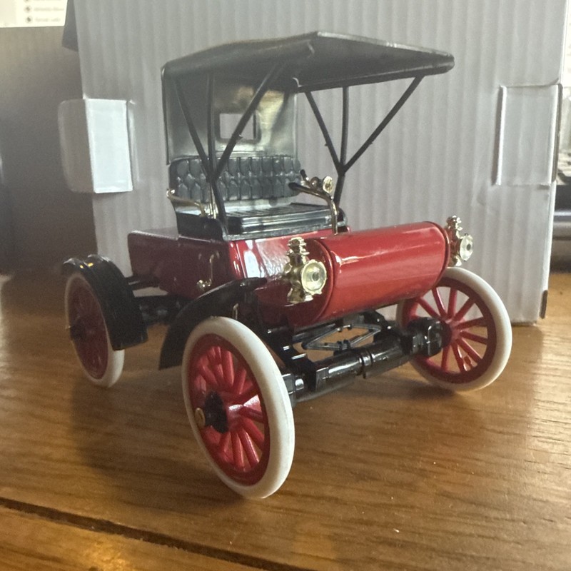 Arko 1904 Oldsmobile Curved Dash Roundabout 1:32  die cast model car collectible