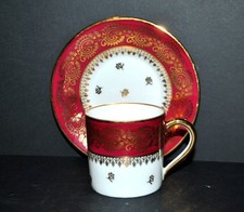 LIMOGES Tasse litron en porcelaine décor rouge et or signé Porcelaine d'Art PP