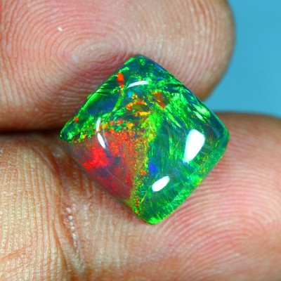 3.67 Cts_Extreme Top Fire_100 % Natural Rainbow 3D Flash Welo Solid Black Opal