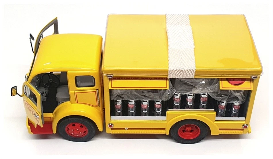 Danbury Mint 1/24 Scale DMCC1955 - 1955 White Coca-Cola Truck - Yellow - Image 4 of 4