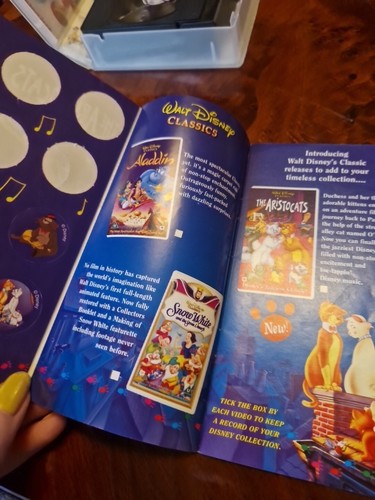 The Aristocats (VHS, 1990s) With Stickers - Picture 10 of 11