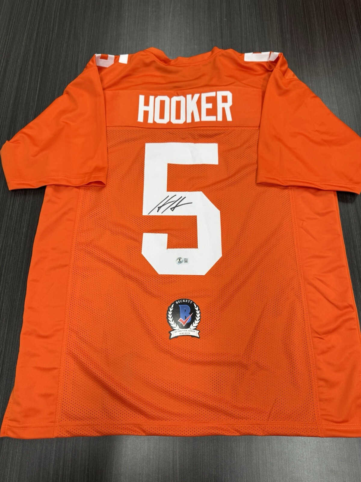 Hendon Hooker Autographed Signed Tennessee Volunteers Tennesee Volunteers Custom Jersey Beckett COA 