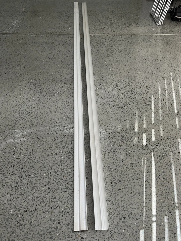 Complete Built-in Frosted Glass Wardrobe - image 4 of 4