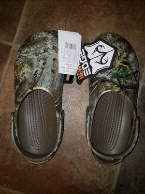 crocs men's classic realtree edge clogs