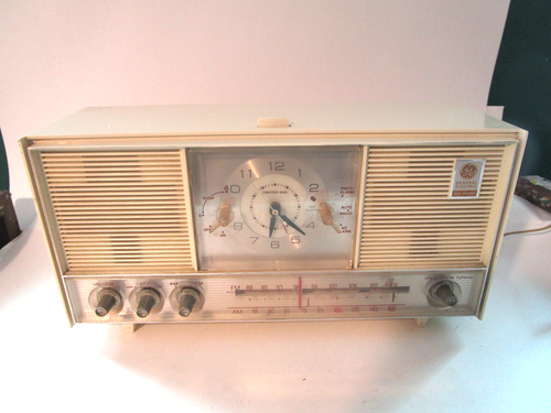 Vintage GE Solid State Dual Speakers Beige AM FM Clock Tube Radio Needs Work - Picture 16 of 16