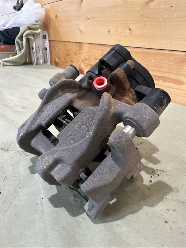 Pinza de freno trasera derecha lado del pasajero Ford Edge 2015-2021 OEM Foto 3 de 4