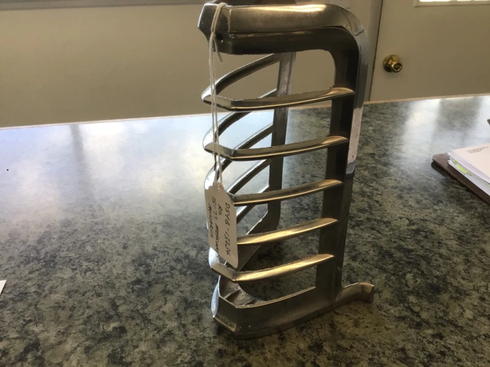 Bisel de lámpara de estacionamiento derecho D54B-13236 1975-1977 Mercury Monarch usado Foto 2 de 4