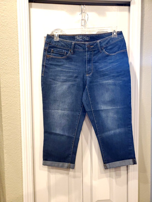 Faded Glory Capri  Blue Jeans Womens 12  Stretch Dark Wash