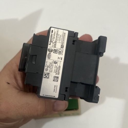 Schneider Electric CAD32L7 Steuerrelais 690V 3-polig 3-Phasen Spule 200VAC 50/60Hz - Bild 8 von 18