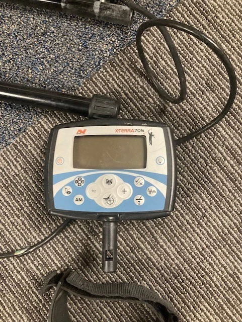 MINELAB X-TERRA 705 GOLD PACK METAL DETECTOR with Double d coil - Image 2 of 4