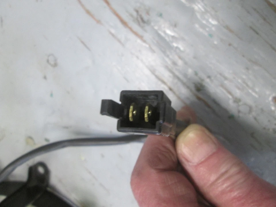 Conjunto de ventilador de radiador Kawasaki 1995 -1997 ZX1100E ( GPZ1100 ) 59502-1118 TESTADO - Imagem 4 de 4