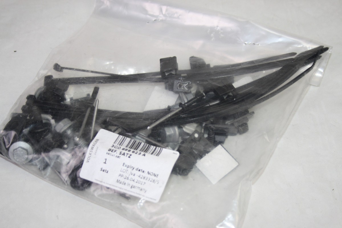 1x Original VW Passat 3G Befestigungssatz 3G0898623A Stoßstange  