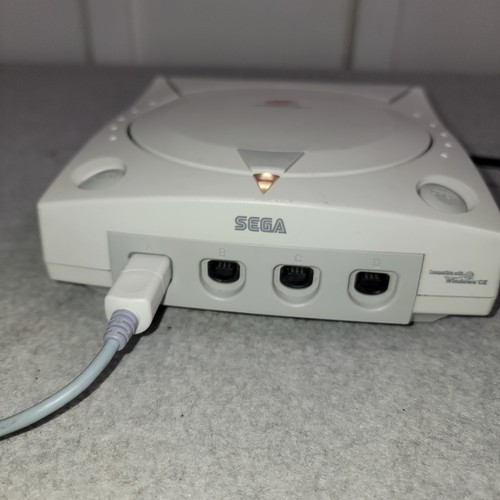 Sega Dreamcast Console HKT-3020 W/ Controller Powers On Works But No Game - Picture 7 of 15