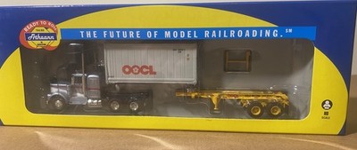 Athearn 92646 Kenworth Tractor Truck & OOCL 20  REEFER Container & Chassis