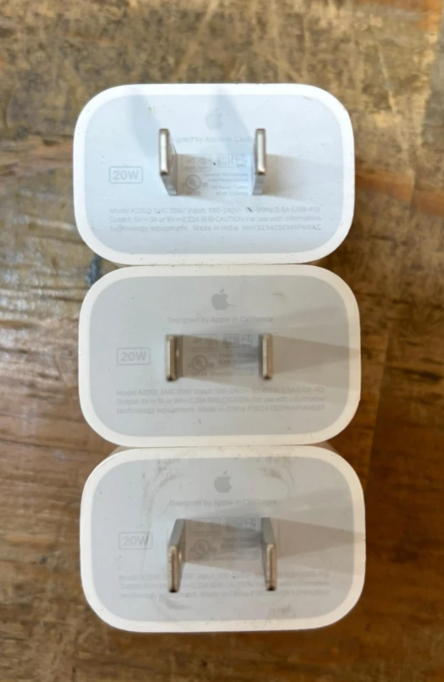 Лот из 3 подлинных адаптеров питания Apple A2305 MHJA3AM/A 20 Вт USB-C белый. - Изображение 3 из 4