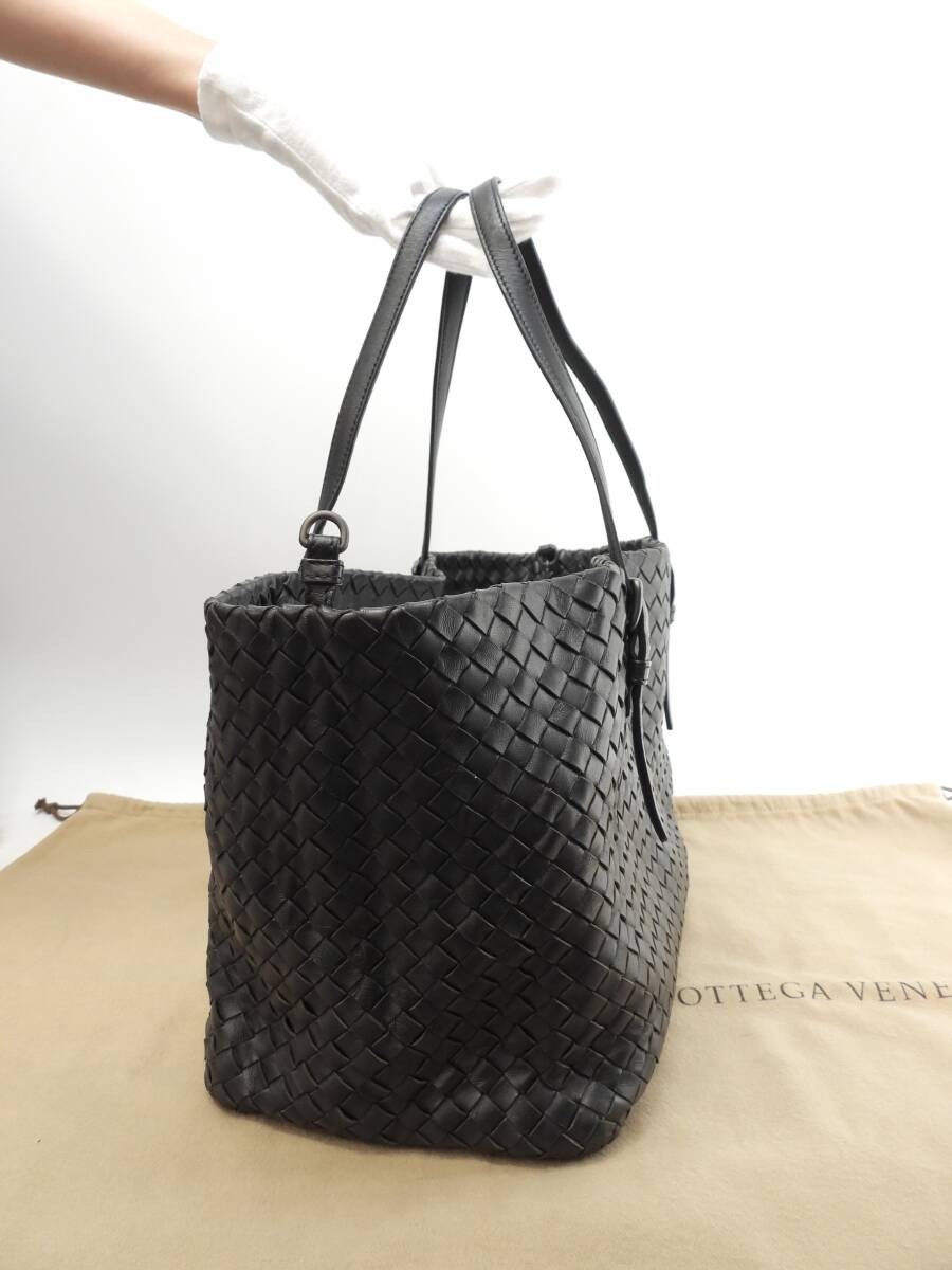 Bottega Veneta Chester Small Intrecciato Leather Black Tote Bag thumbnail 3