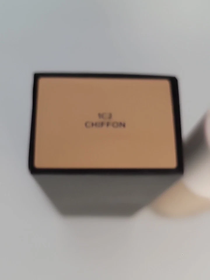 Laura Mercier Real Flawless Weightless Perfecting Foundation - 1C2 CHIFFON - NEW - Image 2 of 2