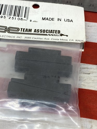 Team Associated 25106 Front/Rear Transmission Mount: {MGT} NEW USA SHIPPED - Picture 3 of 4