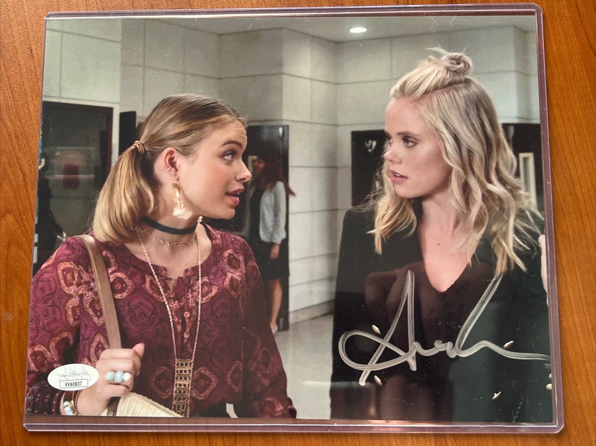 Annalisa Cochrane Signed 8x10 Photo COBRA KAI 'Yasmine