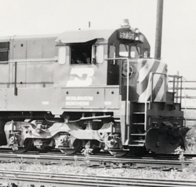 Burlington Northern Railroad Brandneu #5735 U33C Lokomotive Zug schwarzweiß Foto Aurora IL