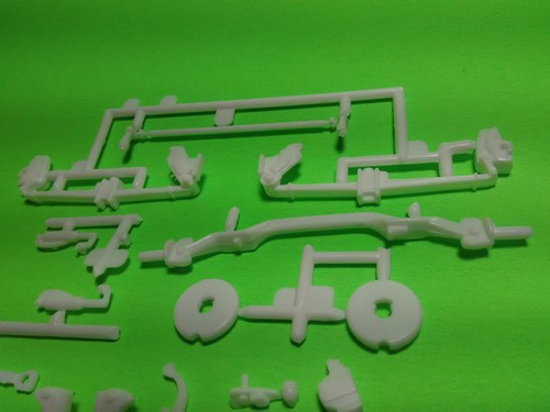 Mack R685ST 1/25 AMT big rig semi truck model part front axle beam suspension - Picture 3 of 3