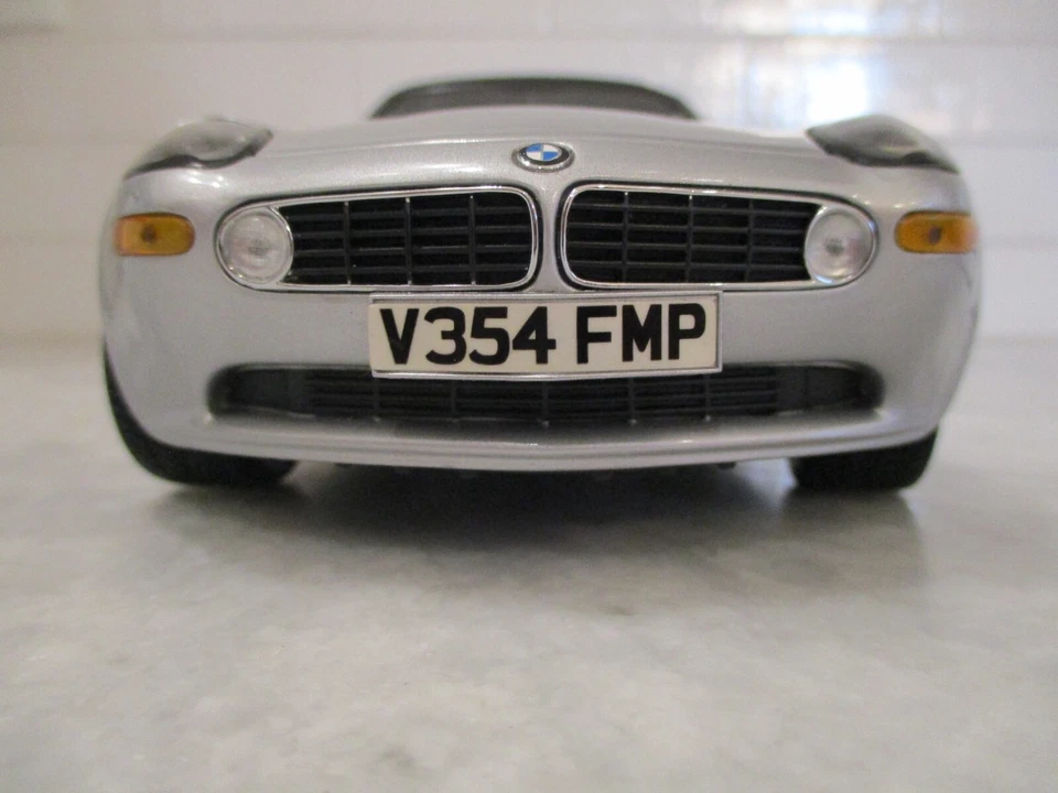 1999 BMW Z8 007 JAMES BOND EDITION 1/18 DIECAST w/BOX WORLD IS NOT ENOUGH KYOSHO - Image 4 of 4