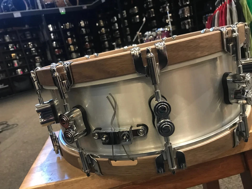 PDP Concept Select 3mm Aluminum 5x14 Snare Drum w/ Walnut hoops - Image 3 of 4