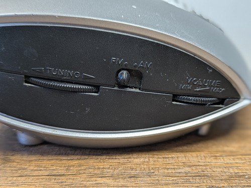 Durabrand AM/FM Alarm Clock Radio Model CR-502 w/ Red Display, Issues* - Picture 6 of 14