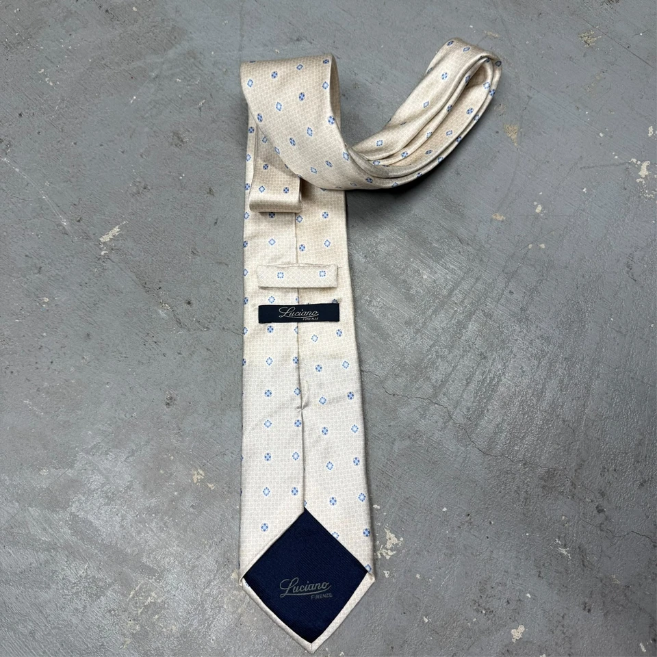 Corbata Luciano Firenze 100% Seda Hecha a Mano en Italia Punto Satinado Crema 3" Foto 3 de 4