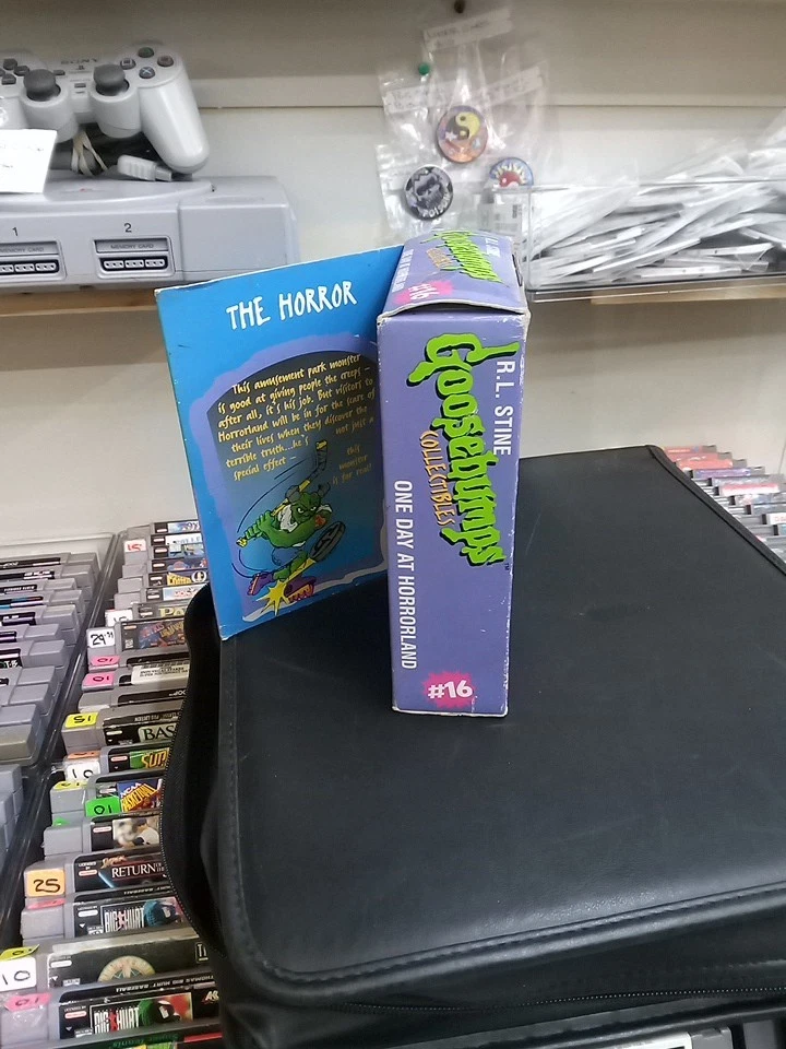 复古 1996 年 GOOSEBUMPS 收藏品 #16 一天恐怖人物带盒和工作 — 第 3/4 张图片