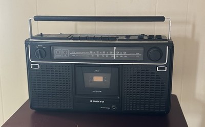 SANYO M9902F AM/FM/Tape Portable Stereo Boombox Ghettoblaster