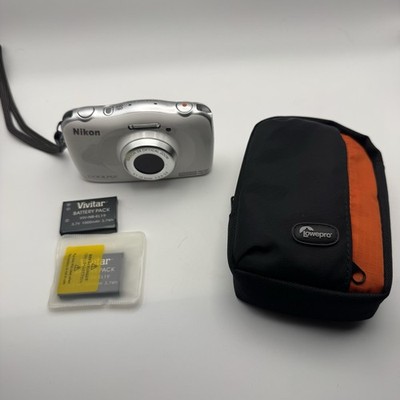 Nikon COOLPIX S33 13.2MP Digital Camera Shock Waterproof TESTED Extra Batteries