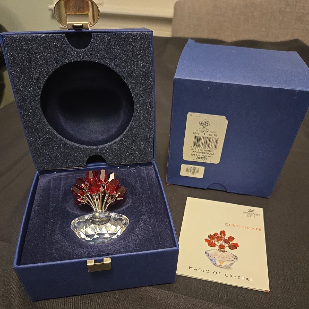 rosluv出品　2個セット Swarovski Figurine 283394 Red Roses Vase. Original packaging
