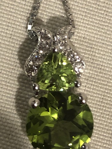 Green peridot rhodium over sterling silver pendant with chain 5.03ctw - Picture 2 of 7