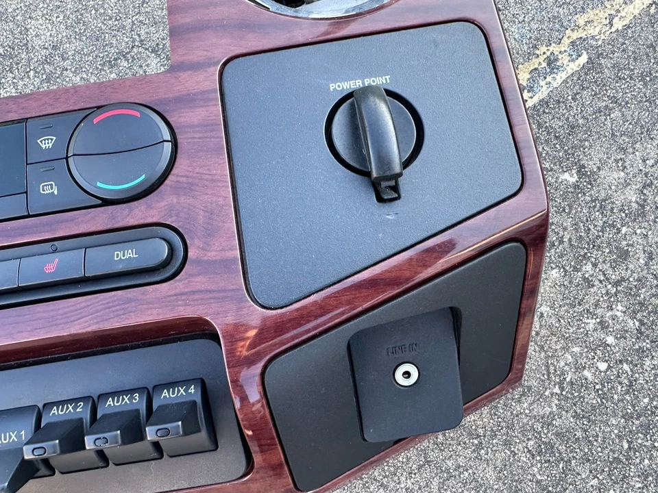 08-10 Ford F350 Super Duty KING RANCH Borde de bisel de tablero de madera con controles de aire acondicionado / auxiliares Foto 4 de 4