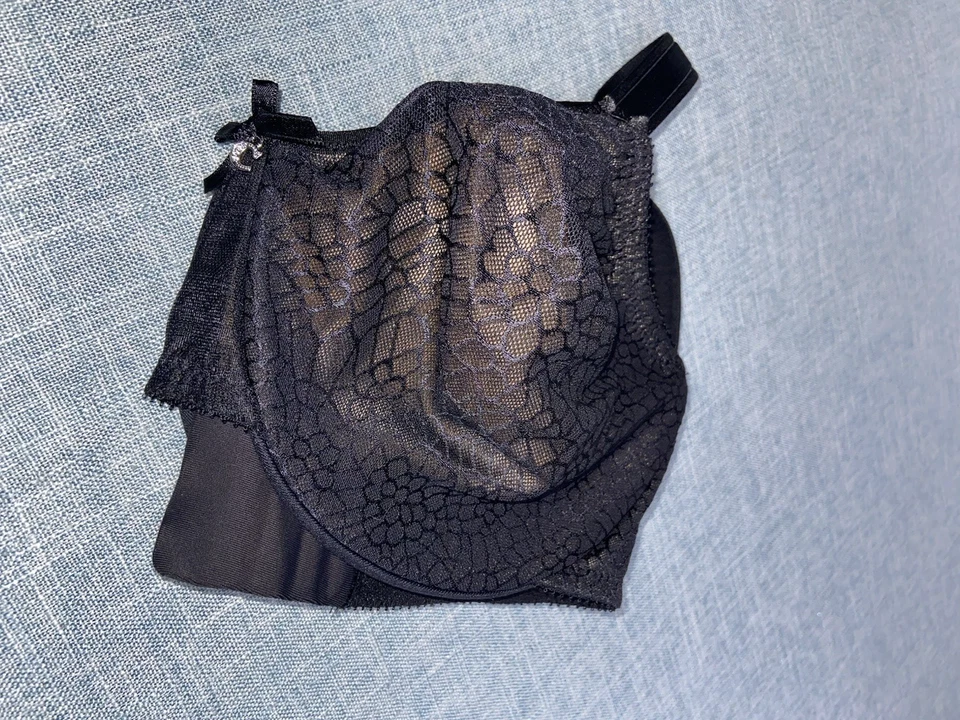 Sujetador negro Chantelle C Magnifique minimizador sin forro sin costuras 34DDD, C18910-011 Foto 2 de 4