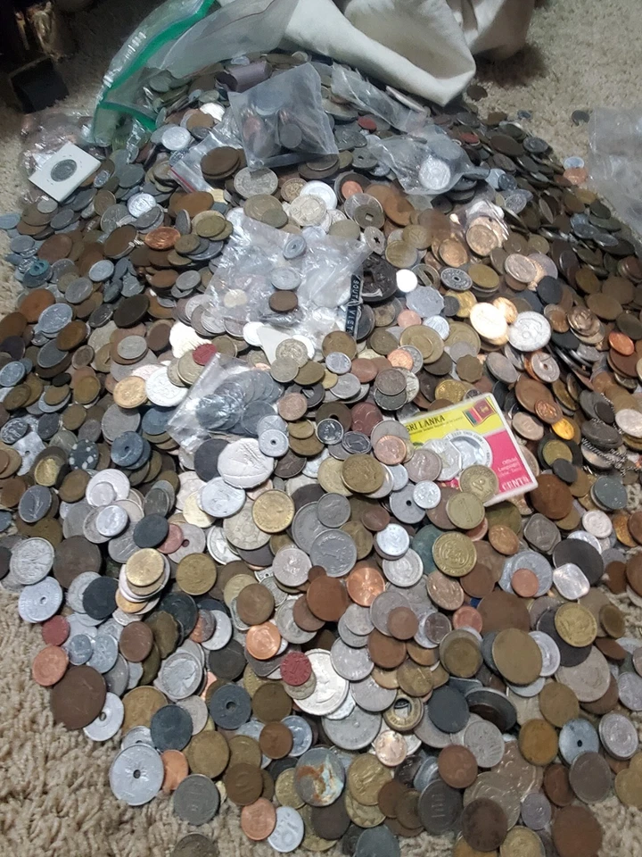 10lb Bulk Foreign Coin Lot From Pile Britain Euro Venezuela 1800's to 2000's - Image 2 of 4