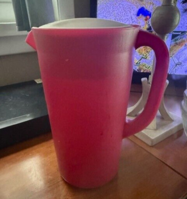 Rubbermaid Raspberry Color Pitcher Vintage RUBBERMAID 2 1/4 Quart Pitcher #2129 Raspberry w/ White~L@@K ...