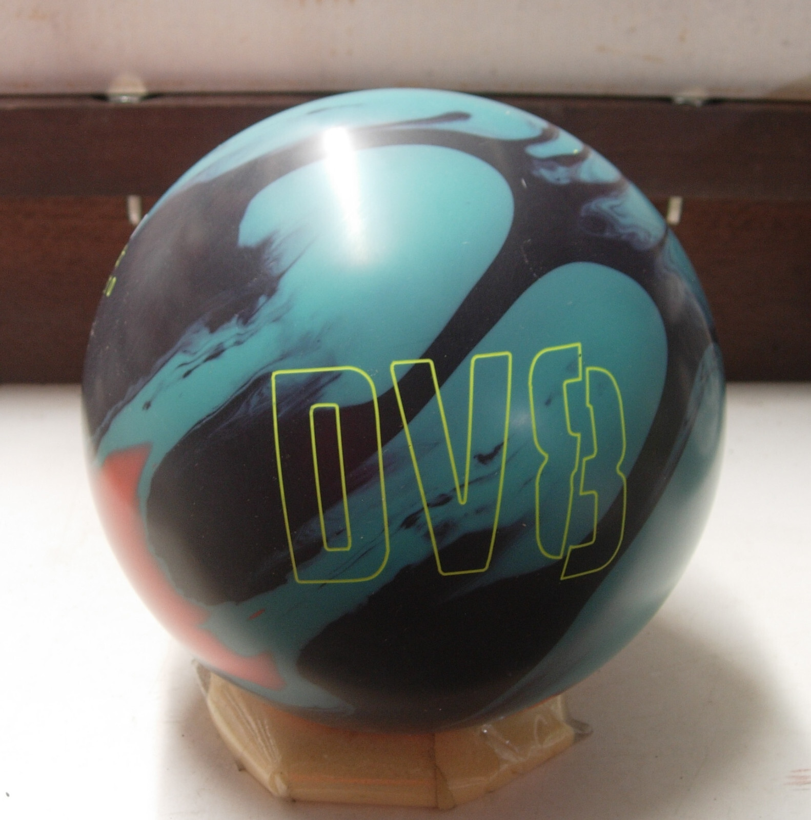 15lb,   NIB DV8 2019 INSTIGATOR Bowling Ball