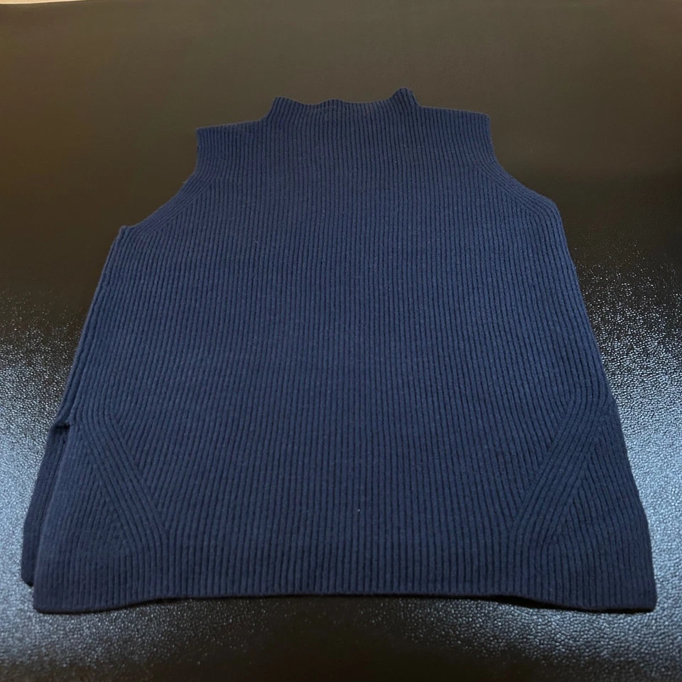 Camiseta sin mangas de punto acanalado sin mangas con cuello falso Ann Taylor Weekend azul para mujer grande Foto 4 de 4