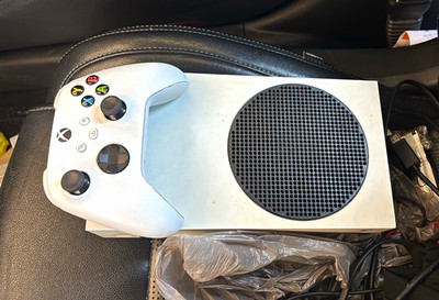 Microsoft DIGITAL Xbox Series S 512GB White Console w/ Wireless Controller