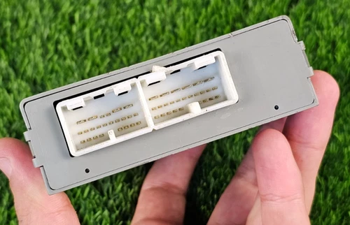 Toyota 4Runner V6 4x4 4WD Transfer Case Control Module 89530-35311 - Picture 7 of 8