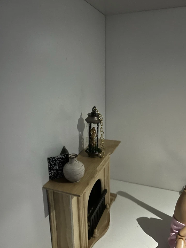 Lámpara de aceite de dama de bronce miniatura hecha a mano Foto 2 de 2