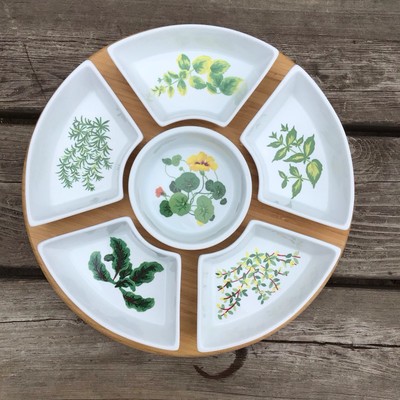Laura Ashley Porzellan-Snack-Obstschalen mit botanischem Motiv zum Knabbern auf Bambus-Tablett