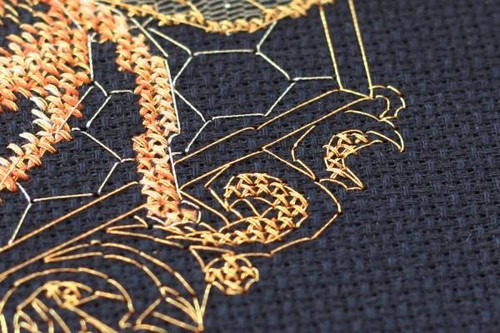 Cross stitch kit - Golden bee 14x18cm Black Aida 14ct needlepoint kit - 第 6/8 張圖片