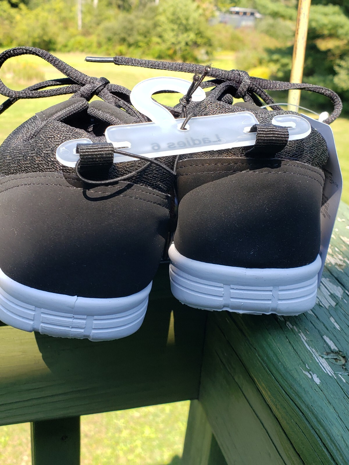 SAOLA Scarpe donna Bobbie Brooks taglia 6 nere a rete con suola bianca NUOVE